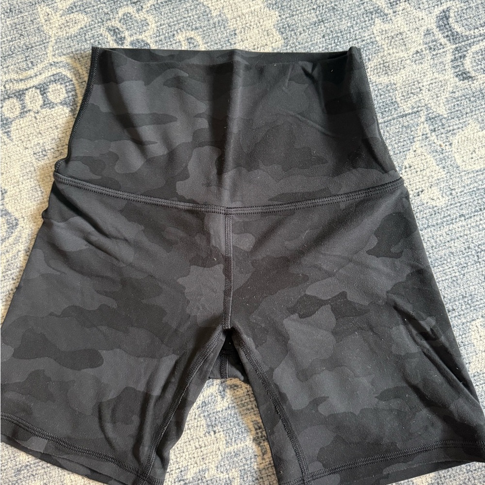 Lululemon Align High-Rise short 6”